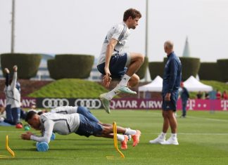 Bayern resume training in small groups Monday