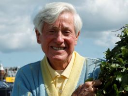Golf great, Sanders dies