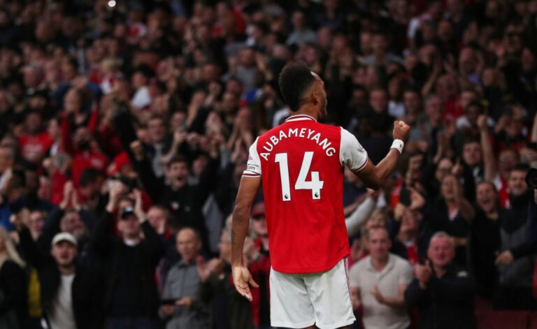 Aubameyang hits twenty, Arsenal and Leicester share spoils