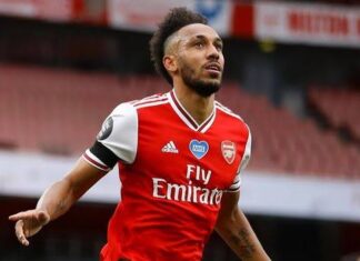 Aubameyang hits hat-trick as Arsenal hold off Leeds rally