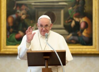 Football fan Pope Francis hails Spezia